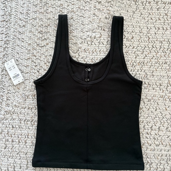 NEVER WORN, WITH TAGS. Hollister Black Ribbed Scoop Tank with Front Snap - Picture 4 of 4